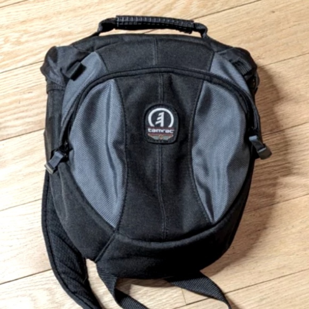 📸Tamrac camera bag Velocity 6X.  Excellent used condition.Padded strap & handle
